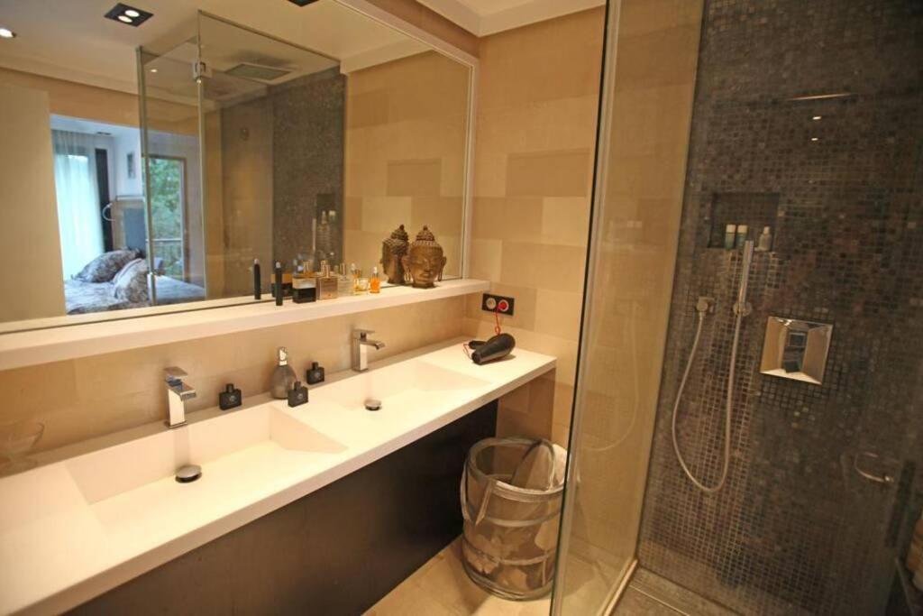 George Apartment In Neuilly Екстериор снимка